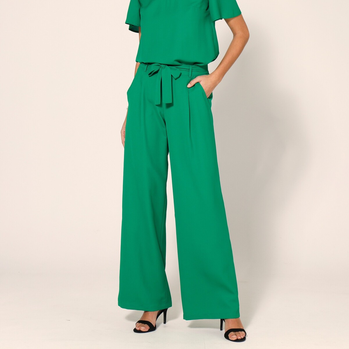 Široké jednofarebné nohavice zelená 36