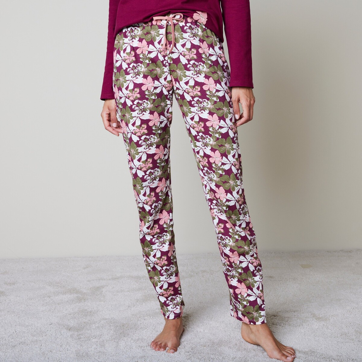 Pyžamové nohavice s celopotlačou kvetín bordó ružová 38 40